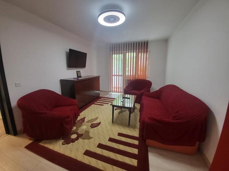Apartament cu 4 camere decomandat în Tătărași