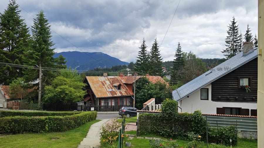 Apartament cu 2 camere decomandat, mobilat în Predeal