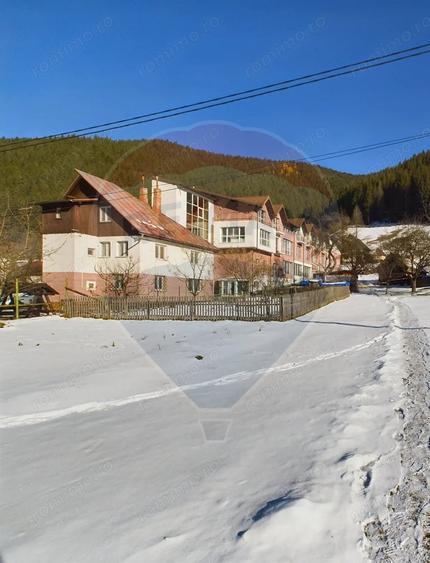 Casă cu 5 camere cu Teren 500 Mp în Moieciu