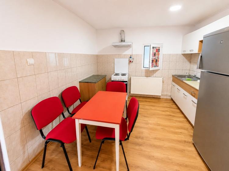 Apartament cu 3 camere decomandat, mobilat în Torontalului