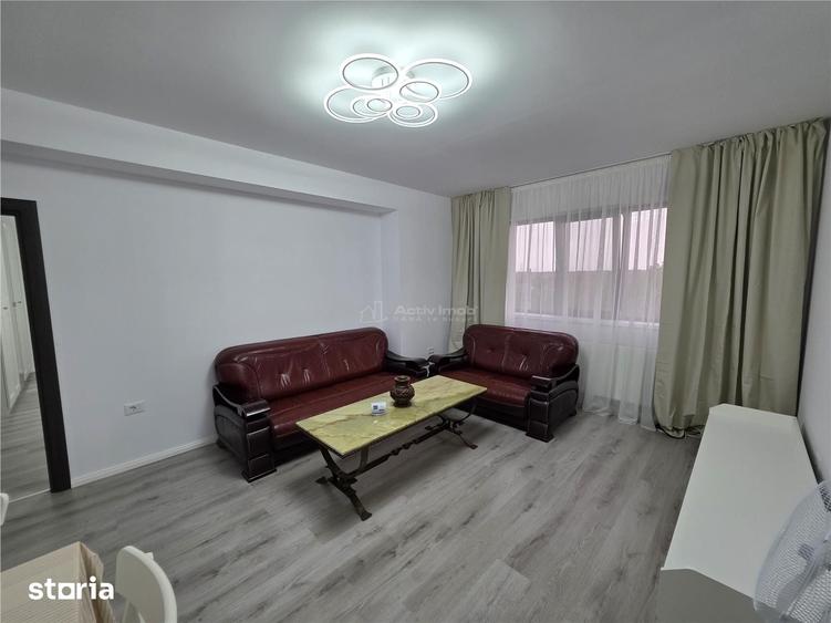 Apartament cu 3 camere semidecomandat în 1 Decembrie