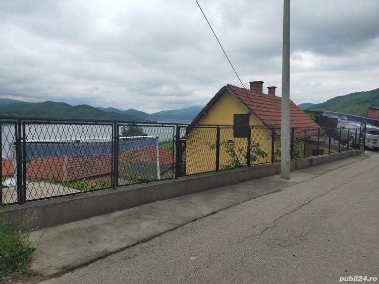 Casă cu 3 camere cu Teren 264 Mp în Hunedoara