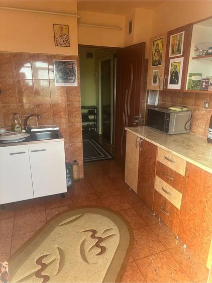 Apartament cu 3 camere decomandat în Buzaului