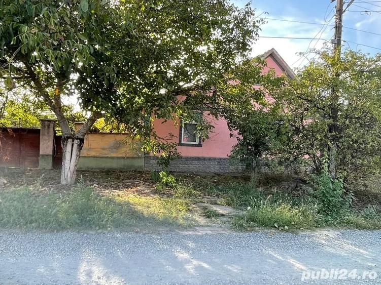 Casă cu 4 camere în Sânpetru Mare