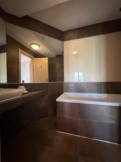 Apartament cu 3 camere decomandat în Barbu Văcărescu