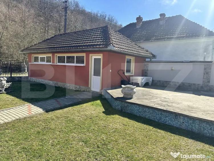 Casă cu 3 camere cu Teren 3298 Mp în Central