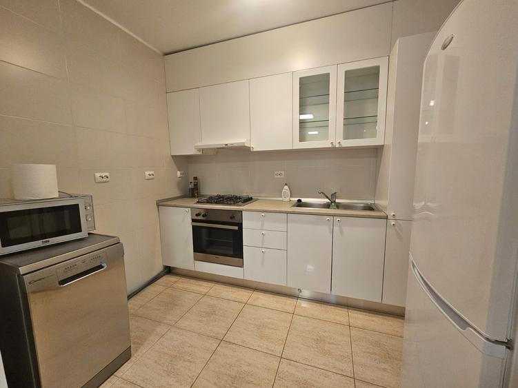 Apartament cu 2 camere decomandat în Costin Georgian