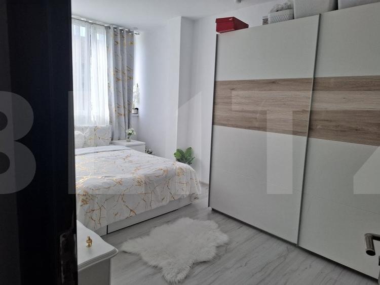 Apartament cu 3 camere semidecomandat, mobilat în Spitalul Județean