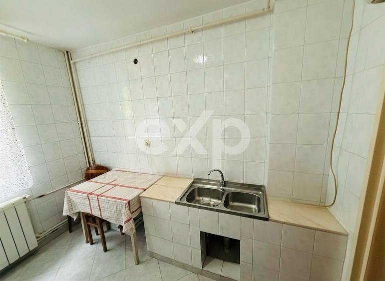 Apartament cu 2 camere semidecomandat, mobilat în Craiovei