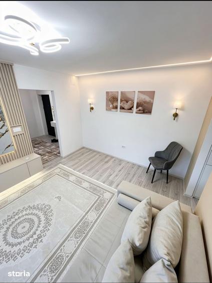 Apartament cu 3 camere decomandat, mobilat în Exterior Vest