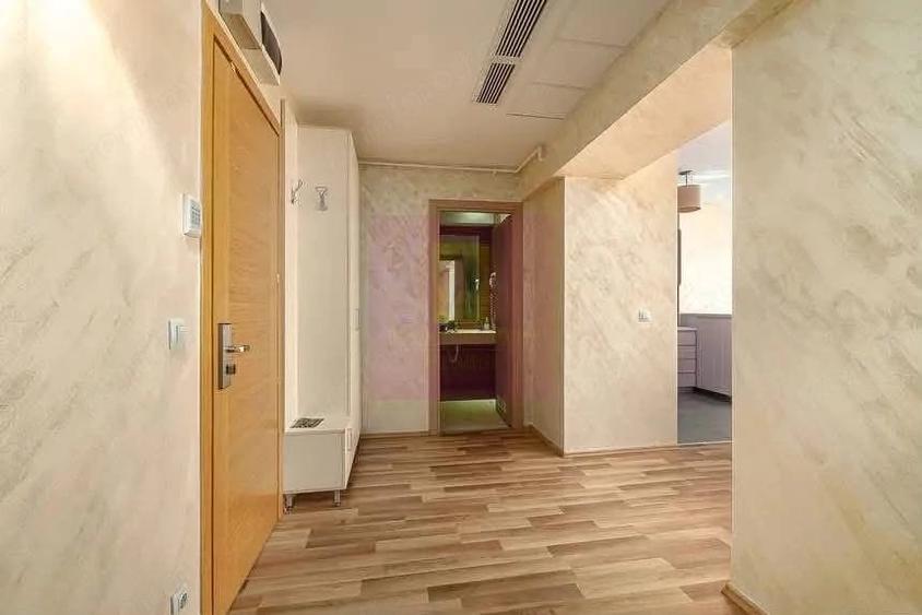 Apartament cu 3 camere decomandat în Vitan