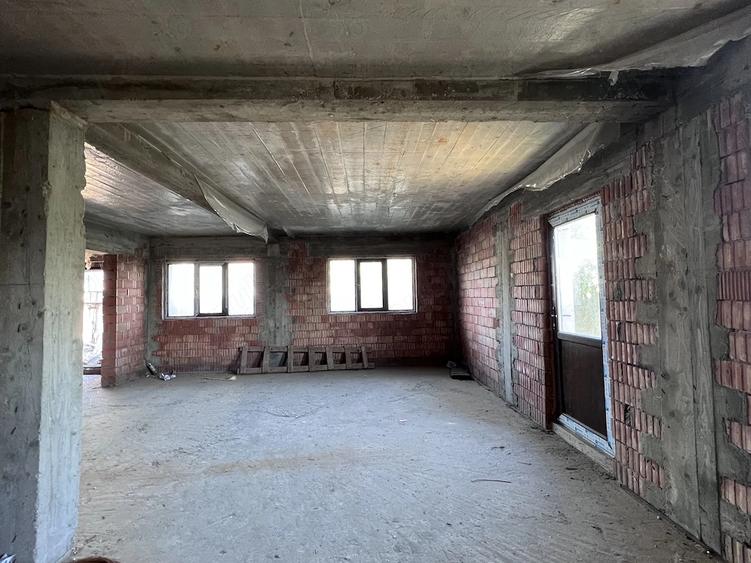 Casă cu Teren 250 Mp în Central