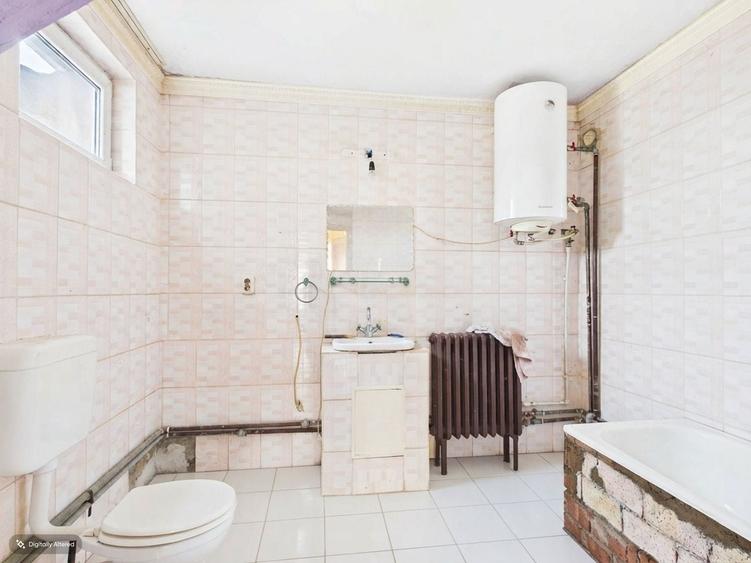 Casă individuală cu 6 camere cu Canalizare în Șumugiu