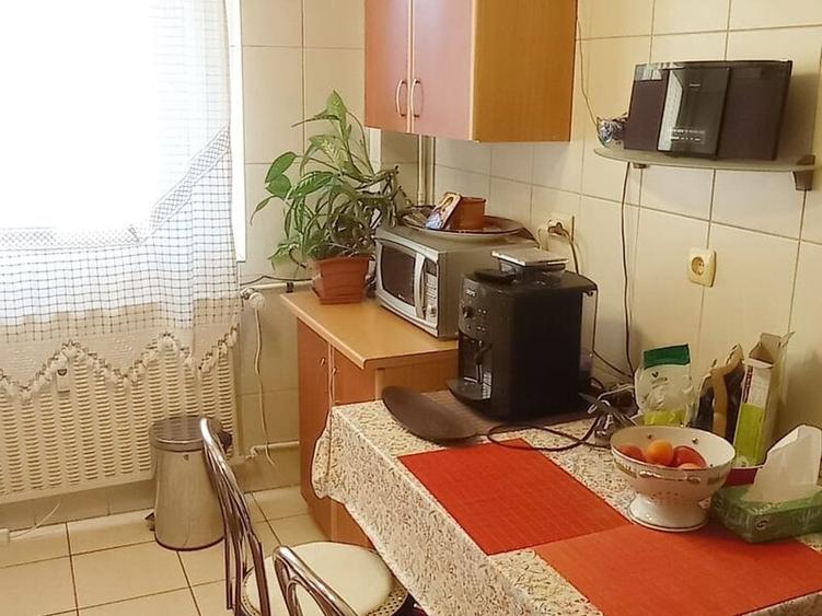 Apartament cu 3 camere decomandat în Colentina