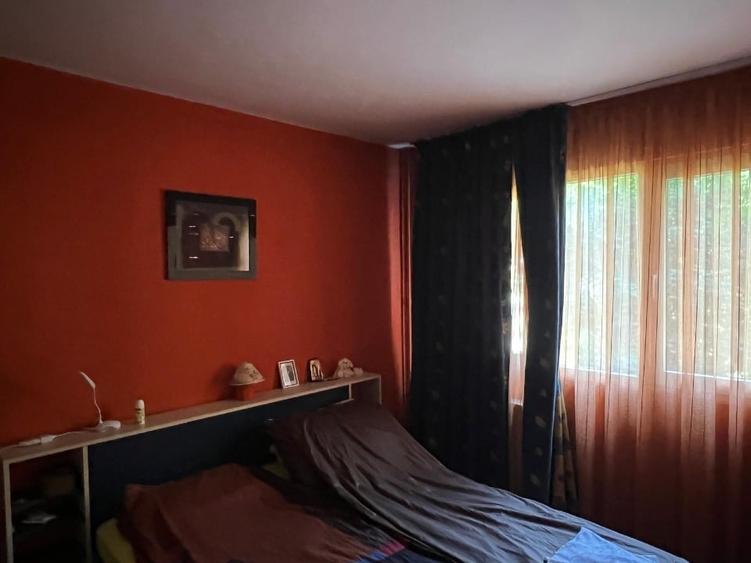 Apartament cu 3 camere semidecomandat, mobilat în Astra