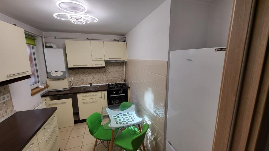 Apartament cu 3 camere decomandat în Dâmbu Pietros