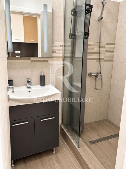 Apartament cu 2 camere semidecomandat, mobilat în Decebal
