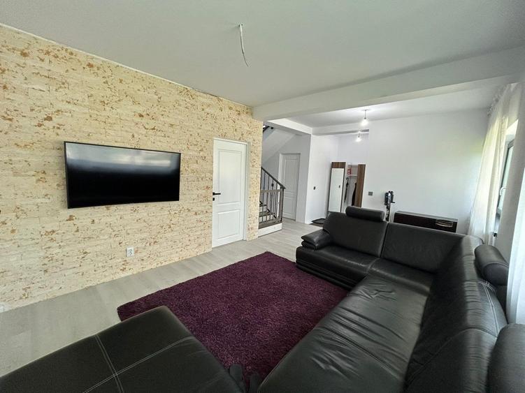 Casă cu 4 camere cu Teren 440 Mp în Breazu