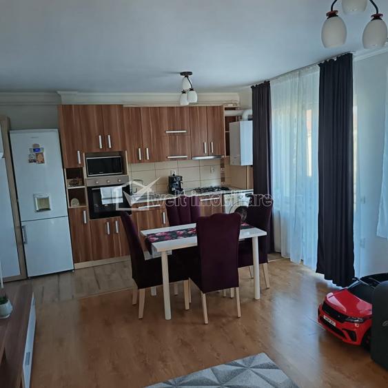 Apartament cu 3 camere semidecomandat în Florești