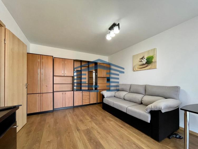 Apartament cu 2 camere decomandat în Tractorul