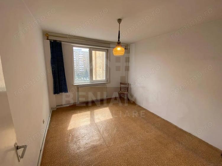 Apartament cu 3 camere semidecomandat în Griviței