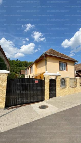 Casă cu 4 camere cu Teren 723 Mp în Central