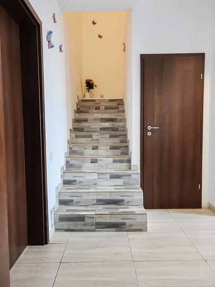 Casă cu 5 camere cu Teren 250 Mp în Cernica