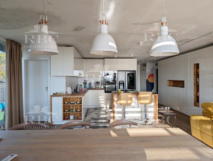 Penthouse cu 3 camere decomandat în Grigorescu