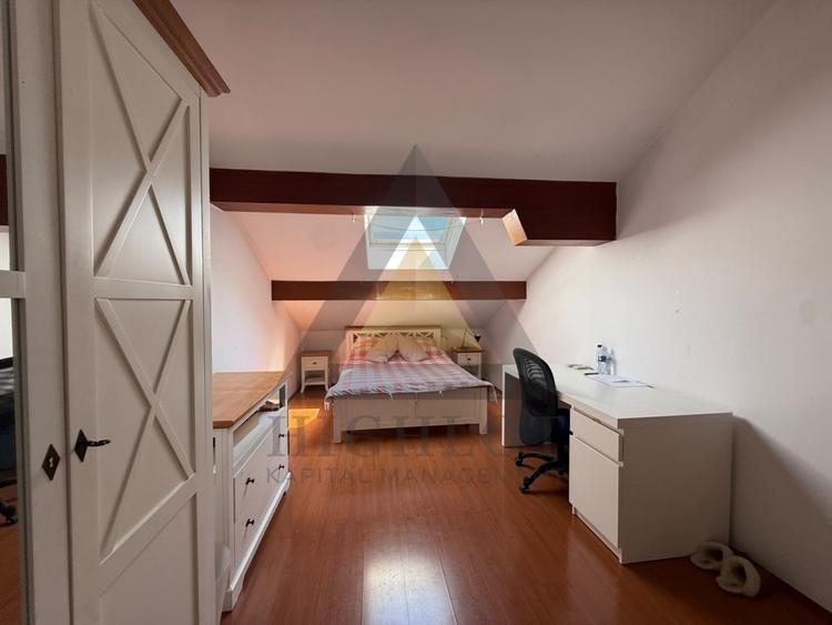 Duplex cu 10 camere cu Piscina în Iancu Nicolae