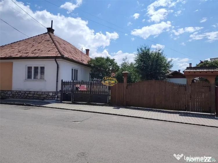 Casă cu 2 camere cu Teren 469 Mp în Central