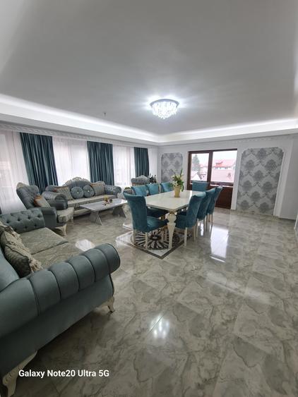 Casă individuală cu 13 camere cu Teren 700 Mp în Central