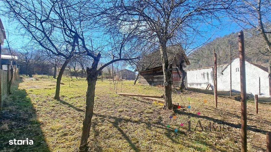 Casă cu 3 camere decomandat cu Teren 951 Mp în Schei