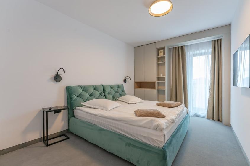 Apartament cu 4 camere decomandat, mobilat în Central