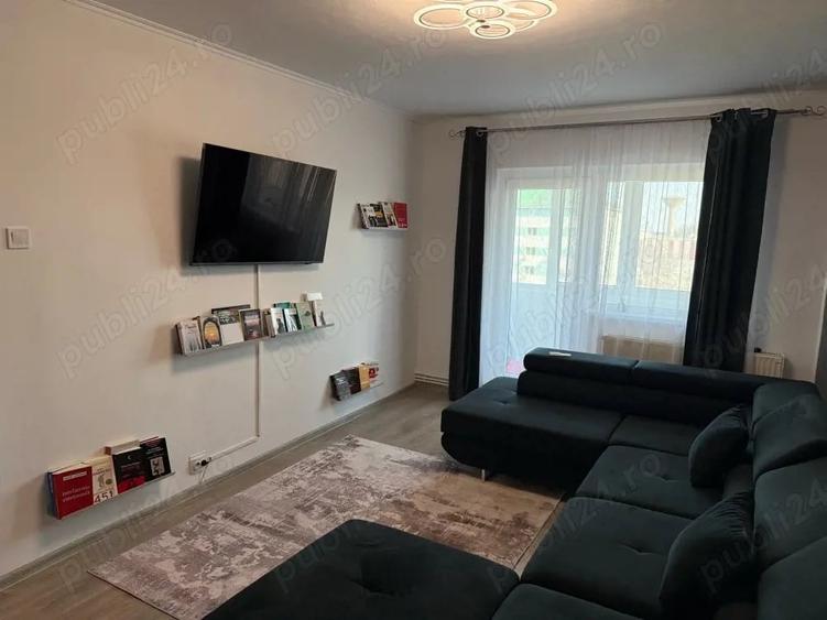 Apartament cu 3 camere decomandat în Lipovei