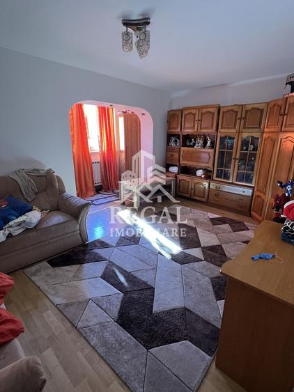 Apartament cu 3 camere decomandat, mobilat în Central