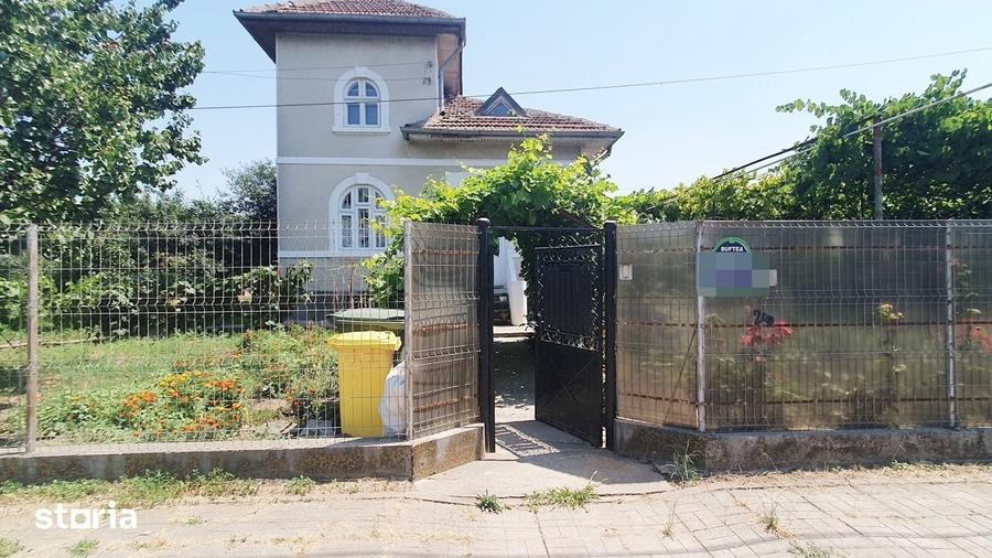 Casă cu 4 camere cu Teren 2101 Mp în Central