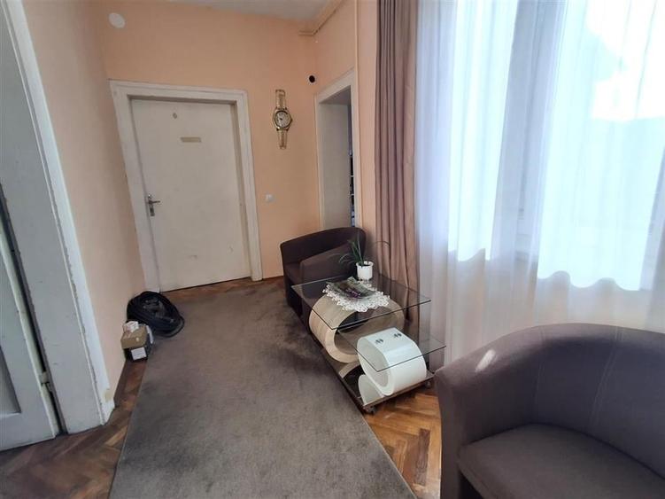 Apartament cu 3 camere semidecomandat în Orașul de Jos
