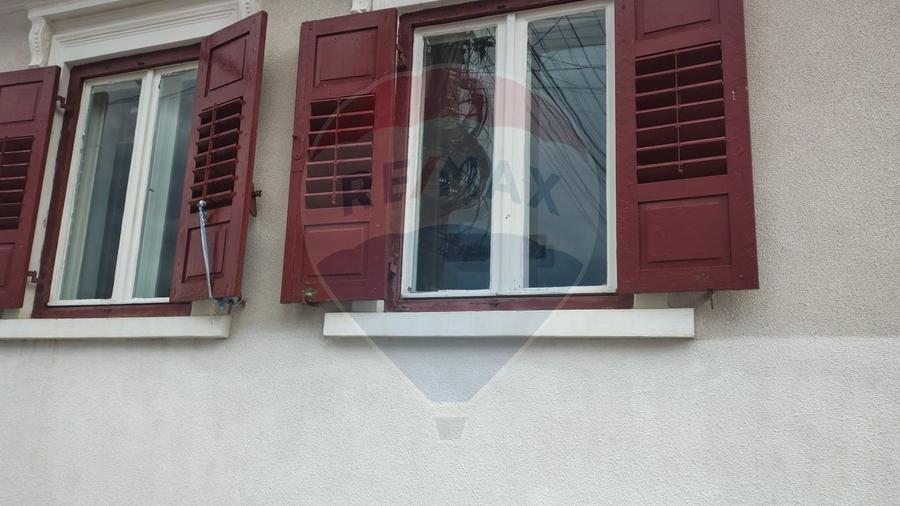 Casă individuală cu 3 camere cu Teren 305 Mp în Central