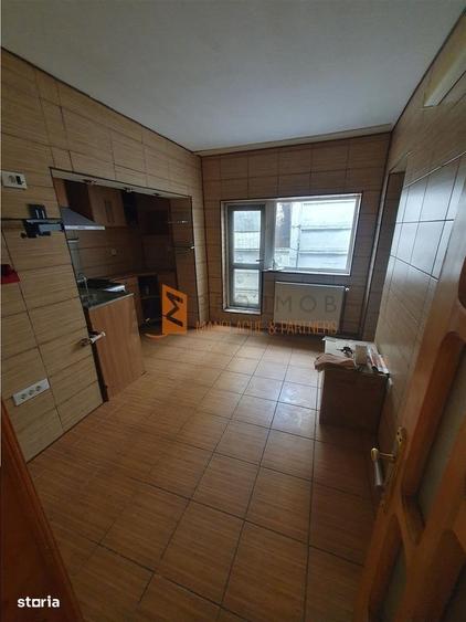 Casă cu 4 camere decomandat în Mihai Viteazu