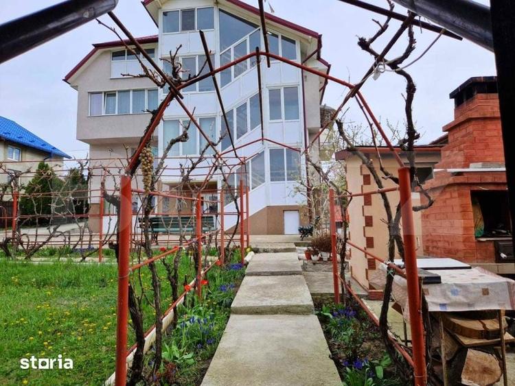 Casă cu 6 camere cu Teren 1000 Mp în Tomești