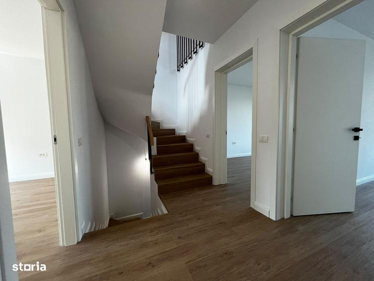Casă cu 4 camere în Mogoșoaia