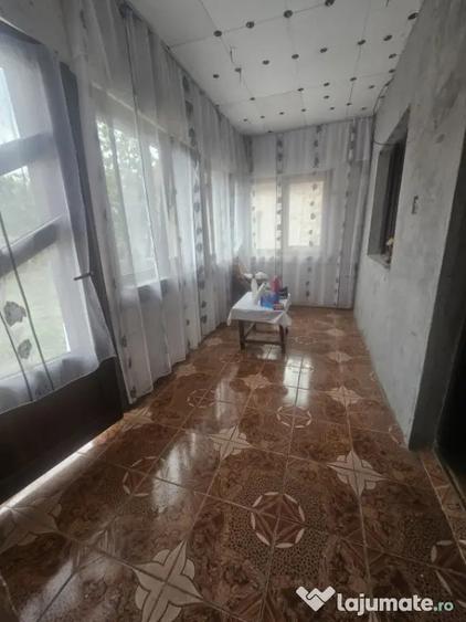 Casă cu 1 camere cu Teren 3000 Mp în Central