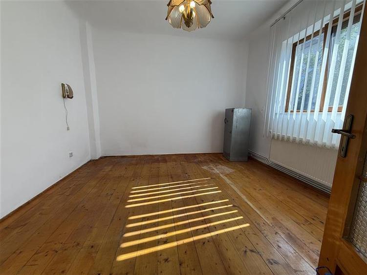 Casă individuală cu 6 camere cu Teren 272 Mp în Bistrița Lac