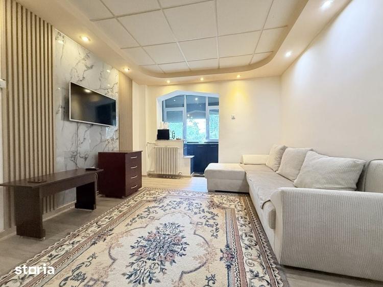 Apartament cu 3 camere semidecomandat în Far