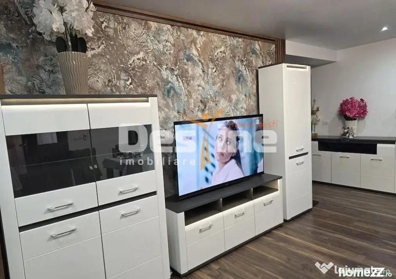 Casă cu 6 camere cu Teren 1171 Mp în Vest