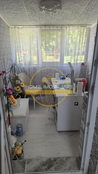 Apartament cu 3 camere semidecomandat, mobilat în Podu Roș