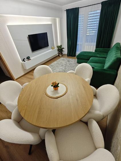 Apartament cu 3 camere decomandat în Central