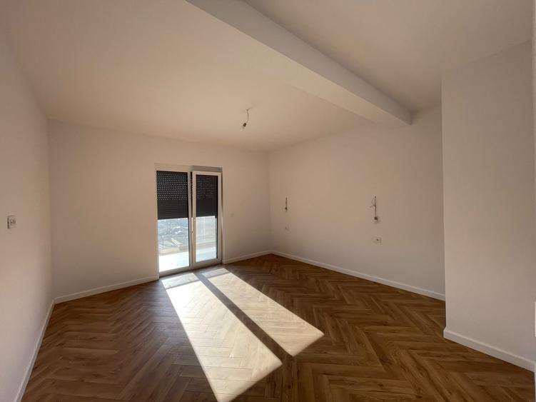 Duplex cu 4 camere cu Canalizare în Covaci
