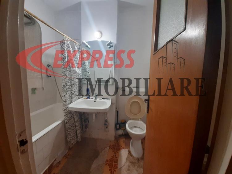 Apartament cu 3 camere decomandat în Titan