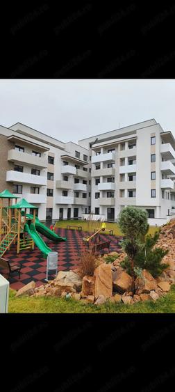 Apartament cu 3 camere decomandat în Exterior Vest